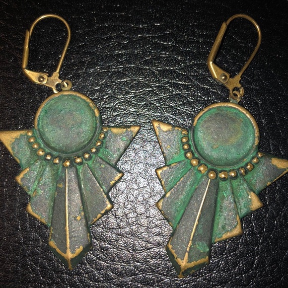 Rustic Abstract Arrowhead Shaped Earring - Picture 2 of 5